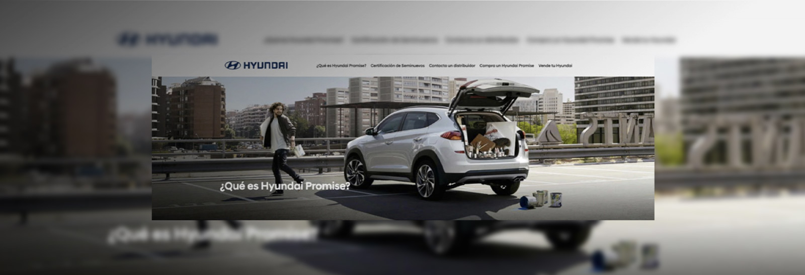 Hyundai SUV con productos de pintura en la cajuela